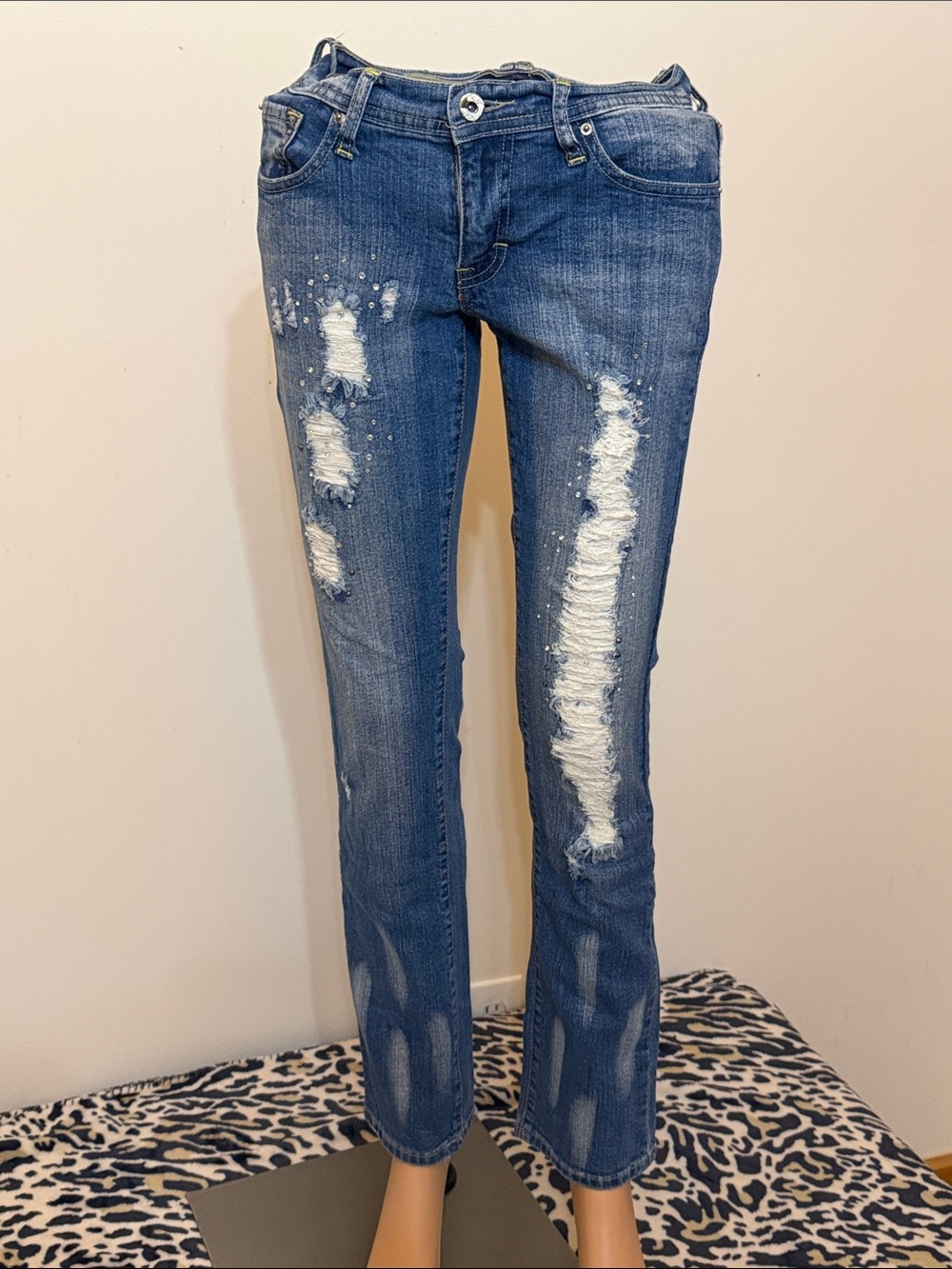 Lolo Distressed Skinny Blue Jeans Size 1 Slightly Stretchable. Rhinestones NWOT